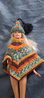 Gebreide poncho en muts voor een barbie., Ophalen of Verzenden, Nieuw, Barbie
