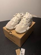 Yeezy 500 Bone White - Maat 44 - Nieuw, Kleding | Heren, Schoenen, Ophalen of Verzenden, Nieuw, Wit, Sneakers of Gympen