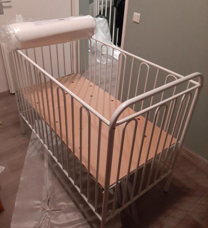 Ledikant vintage metaal 60x120cm, ijzer.., Kinderen en Baby's, Babywiegjes en Ledikanten, Zo goed als nieuw, Ledikant, Ophalen