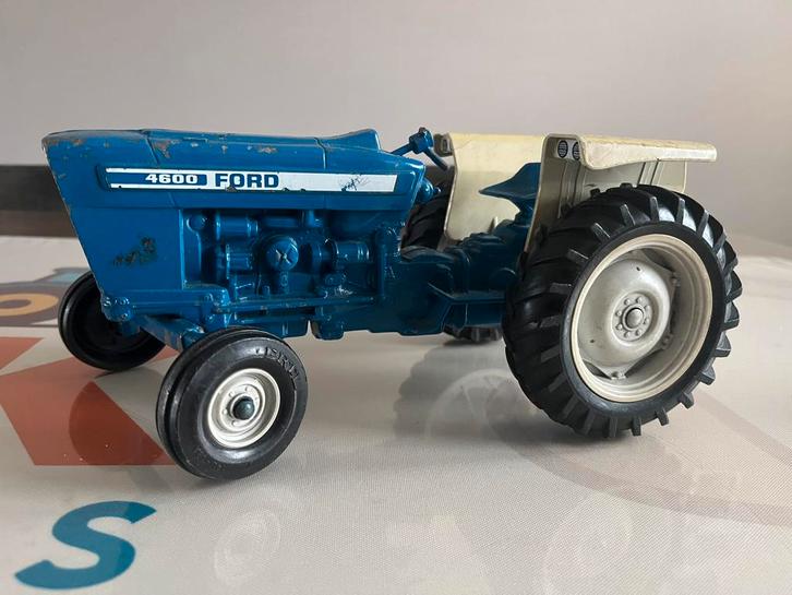 Ford 4600 tractor Ertl 1/12, Hobby en Vrije tijd, Modelauto's | 1:5 tot 1:12, Gebruikt, Overige typen, 1:9 t/m 1:12, Ophalen of Verzenden