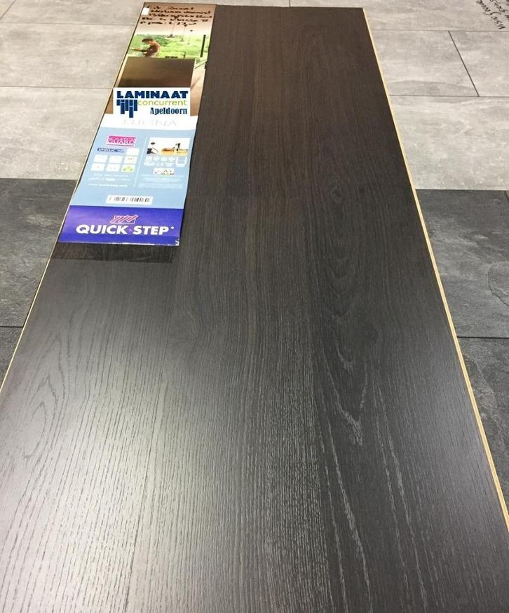 Laminaat Zwart eik UE1306 8mm dik met 4V - groev €11,95m2, Huis en Inrichting, Stoffering | Vloerbedekking, Nieuw, Laminaat, Zwart