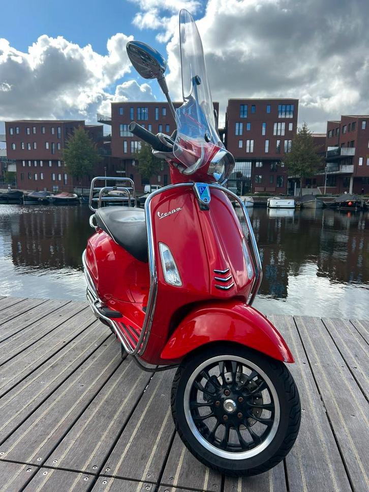 Full option vespa sprint Iget snor 2018 alarm 8215 km, Fietsen en Brommers, Scooters | Vespa, Zo goed als nieuw, Overige modellen
