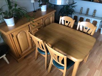 Blank eiken dressoir plus eettafel met 4 stoelen één koop. 