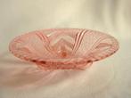 Art Deco fruitschaal op 3 voetjes Roze transparant persglas, Antiek en Kunst, Ophalen of Verzenden