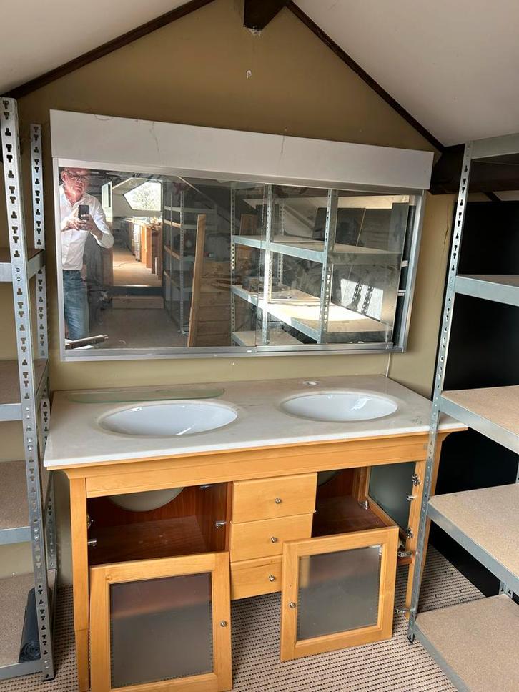 GRATIS-Badkamermeubel met marmeren blad - Gratis af te halen, Huis en Inrichting, Badkamer | Badkamermeubels, Gebruikt, Wastafelkast