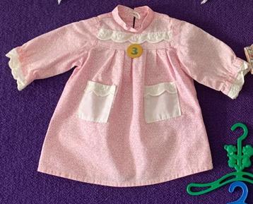 Roze poppenjurkje, 2 poppenpruikjes, fluwelen rok+ bovenstuk beschikbaar voor biedingen