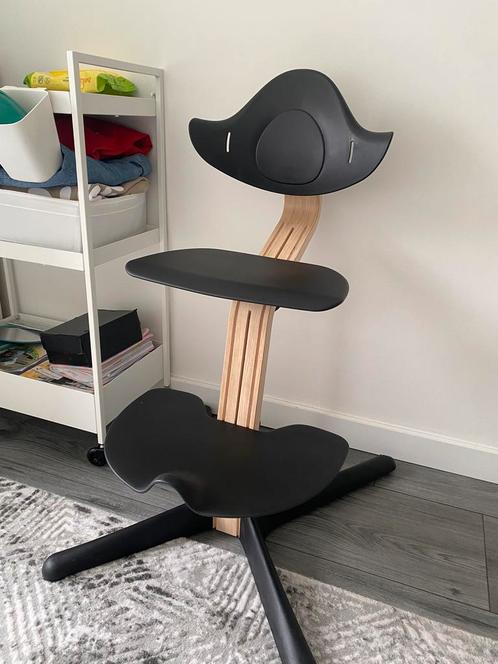 Stokke Nomi Kinderstoel GLOEDNIEUW 2x, Kinderen en Baby's, Kinderstoelen, Nieuw, Meegroeistoel, Afneembaar eetblad, Stoelverkleiner