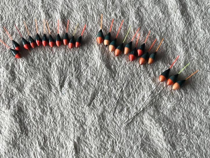 adv 301 /  NIEUW set 23 dobbers MT, Watersport en Boten, Hengelsport | Witvissen, Nieuw, Dobber of Lood, Ophalen of Verzenden