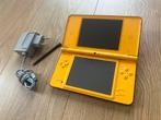 Nintendo DSi XL Geel (heeft kleine scheur bij scharnier)!!!, Spelcomputers en Games, Games | Nintendo DS, Vechten, 1 speler, Ophalen of Verzenden