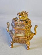 Een wierookbrander met drakenmotief, Verzenden