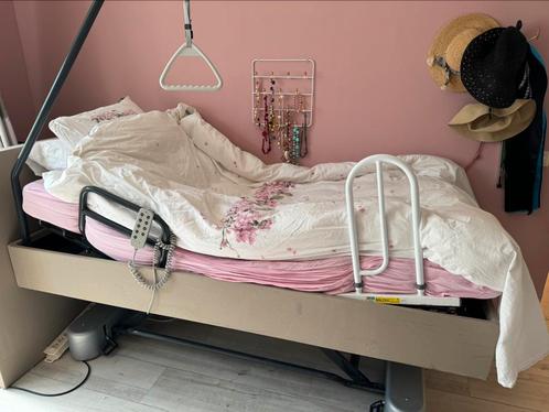Luxe ziekenhuis-/zorgbed – elektrisch verstelbaar –topklasse, Huis en Inrichting, Slaapkamer | Bedden, Zo goed als nieuw, Eenpersoons