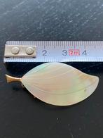 Vintage parelmoer bladbroche, Ophalen of Verzenden, Zo goed als nieuw, Overige materialen