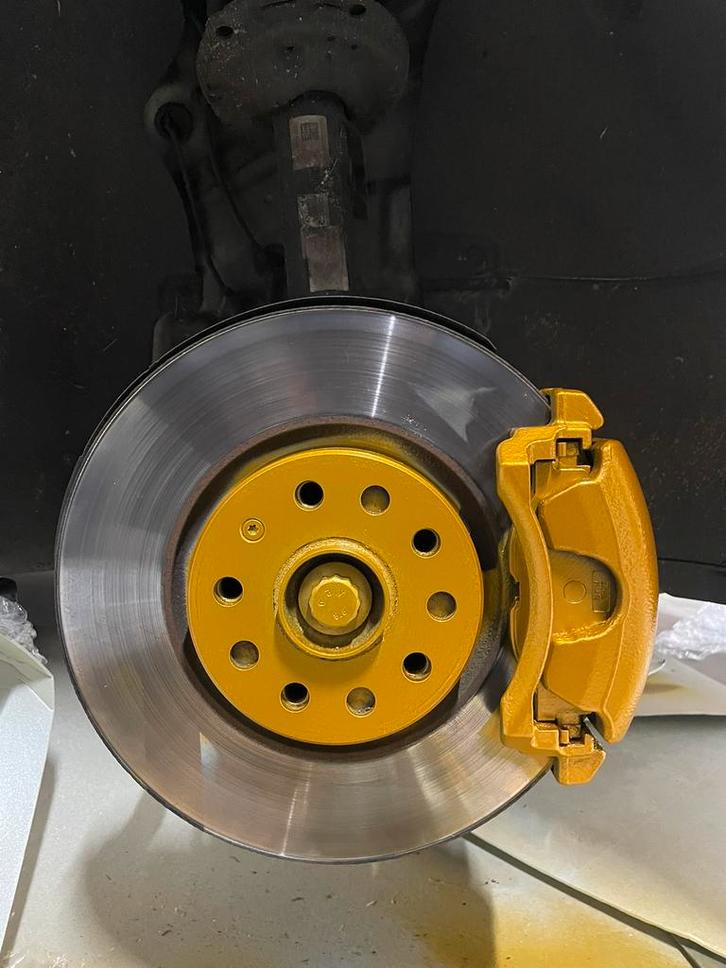 Remklauwen spuiten naar wens motor of auto !!!, Auto diversen, Tuning en Styling, Ophalen of Verzenden