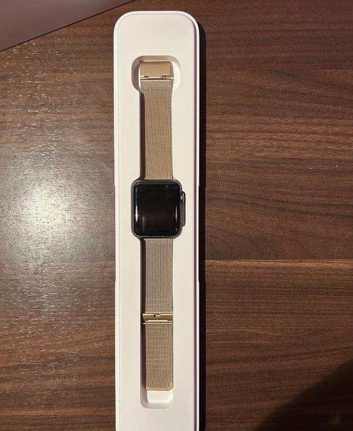 Apple Watch 1st Gen A1554, Sieraden, Tassen en Uiterlijk, Smartwatches, Gebruikt, iOS, Zwart, Afstand, Calorieverbanding, Conditie