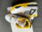 Air Jordan 4 Retro - Wit/Geel - Maat 38,5 Nieuw, Kleding | Dames, Schoenen, Ophalen of Verzenden, Nieuw, Wit, Sneakers of Gympen
