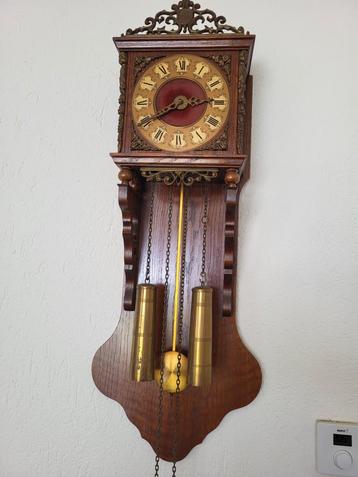 Te koop nette klok en slaat om het half uur! beschikbaar voor biedingen