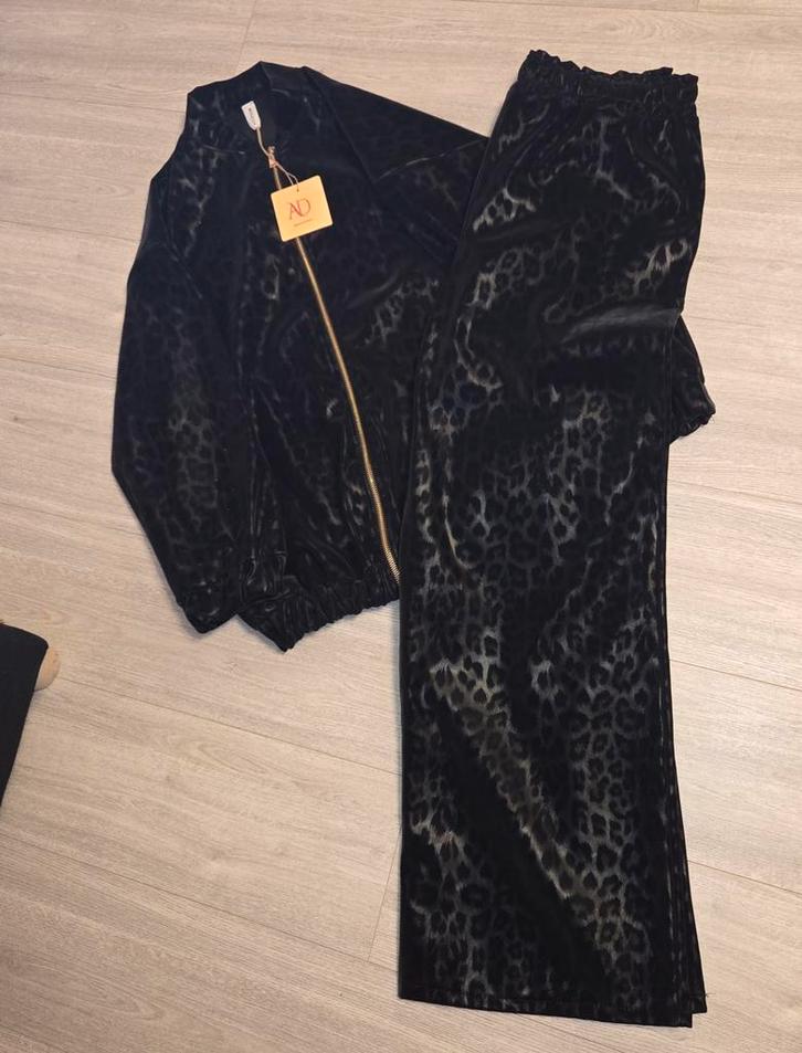 Super mooie dames pak ! Panterprint  maat 2 44/52, Kleding | Dames, Jasjes, Kostuums en Pakken, Nieuw, Maat 46/48 (XL) of groter