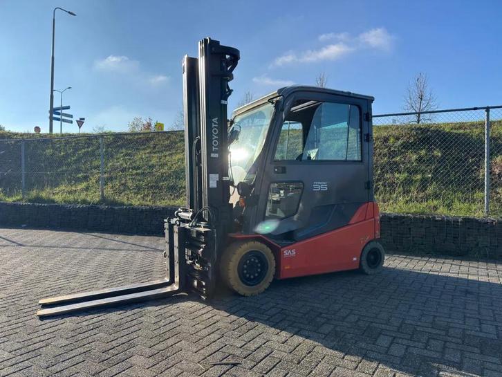 Toyota 8FBMT35 1509 uur Inclusief lader (bj 2017), Zakelijke goederen, Machines en Bouw | Heftrucks en Intern transport, Heftruck