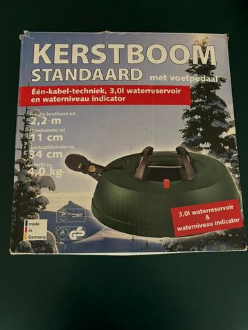 Kerstboom  standaard in doos als nieuw!  beschikbaar voor biedingen