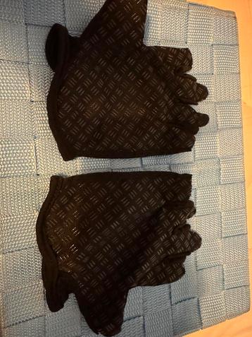 Sport gloves beschikbaar voor biedingen