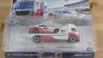 Hot Wheels Team Transporter Toyota GR Supra + Aero Lift 1:64, Hobby en Vrije tijd, Modelauto's | Overige schalen, Ophalen of Verzenden