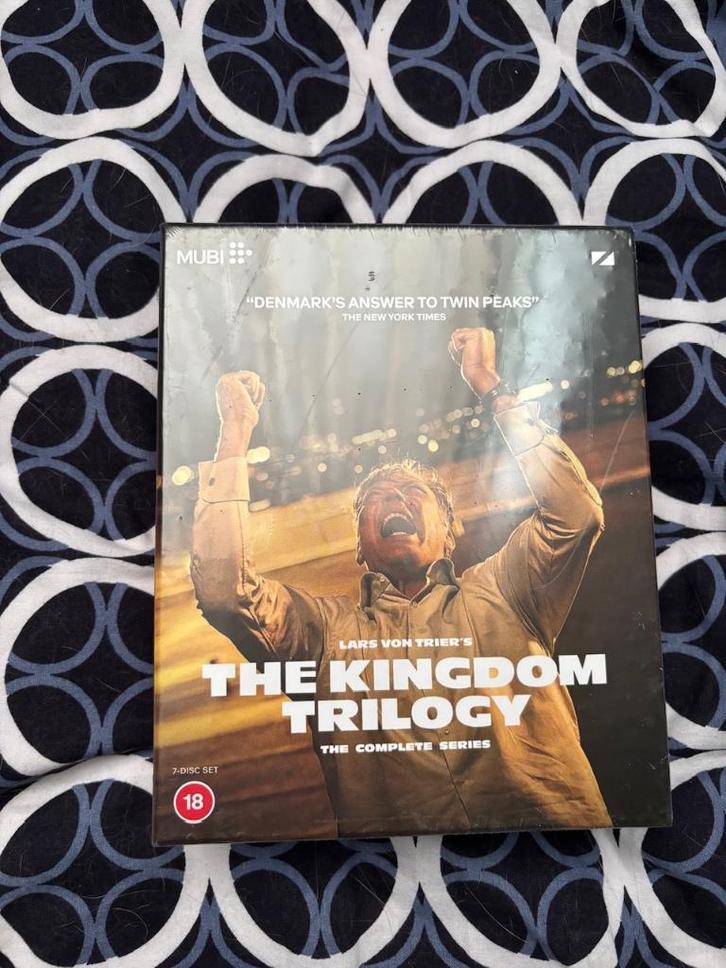 The Kingdom Trilogy - Blu-ray - Mubi Lars von Trier, Cd's en Dvd's, Blu-ray, Nieuw in verpakking, Horror, Boxset, Ophalen of Verzenden