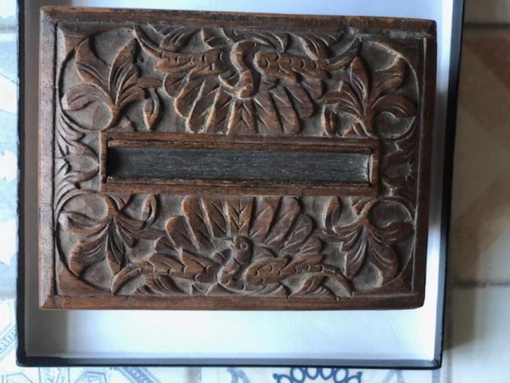 vintage houtsnijwerk sigarettenbewaardoos met lift (Indisch), Antiek en Kunst, Antiek | Overige Antiek, Ophalen of Verzenden