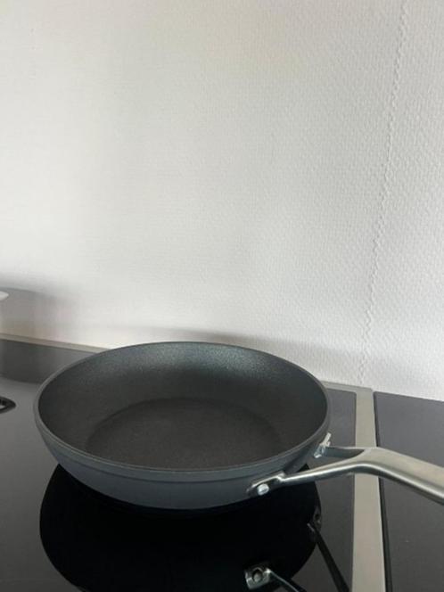 TVS Limited Edition Koekenpan -Ø24 cm – Inductie – RVS/keram, Huis en Inrichting, Keuken | Potten en Pannen, Nieuw, Koekenpan of Braadpan