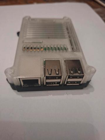 Raspberry pi model 2B v 1.1  in Behuizing beschikbaar voor biedingen