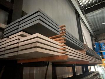 Cedar houten delen Afm: dikte 28mmx235x5850 beschikbaar voor biedingen