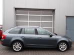 Skoda Octavia Combi 2.0 TDI Elegance Businessline|Xenon|Navi, Stof, Gebruikt, 680 kg, 4 cilinders
