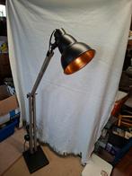 Stijlvolle staande lamp met houten statief, Huis en Inrichting, Lampen | Vloerlampen, 100 tot 150 cm, Ophalen of Verzenden, Zo goed als nieuw