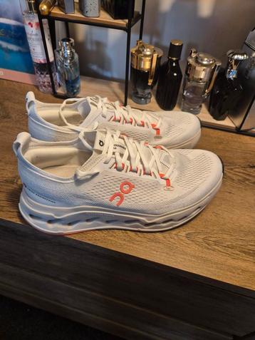 ON Cloudsurfer Max 42 Ivory Salmon beschikbaar voor biedingen