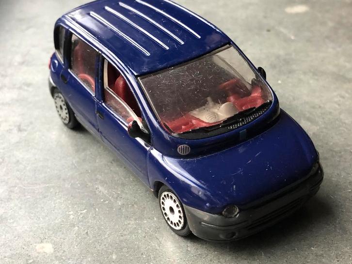 Majorette - FIAT Mutipla (1998 - 1999) 1:43 - lengte 9,5cm, Hobby en Vrije tijd, Modelauto's | 1:43, Zo goed als nieuw, Auto, Overige merken