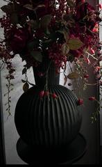 Prachtige zwarte vaas, zwaar metaal van PTMD, Huis en Inrichting, Woonaccessoires | Vazen, Overige materialen, Zwart, Ophalen of Verzenden