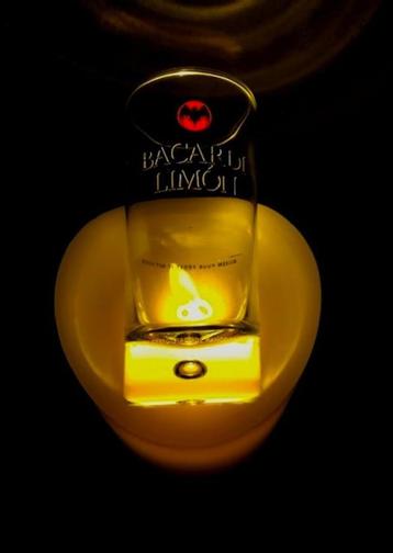 Bacardi limón shot glas beschikbaar voor biedingen