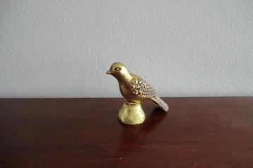 een 'gouden' vogel met 'zilveren' steentjes als versieringen beschikbaar voor biedingen