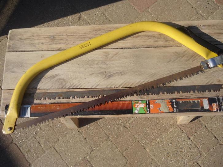 Beugelzaag + reserve zaag blad - snoei gereedschap - T.E.A.B, Tuin en Terras, Hand-tuingereedschap, Zo goed als nieuw, Overige soorten