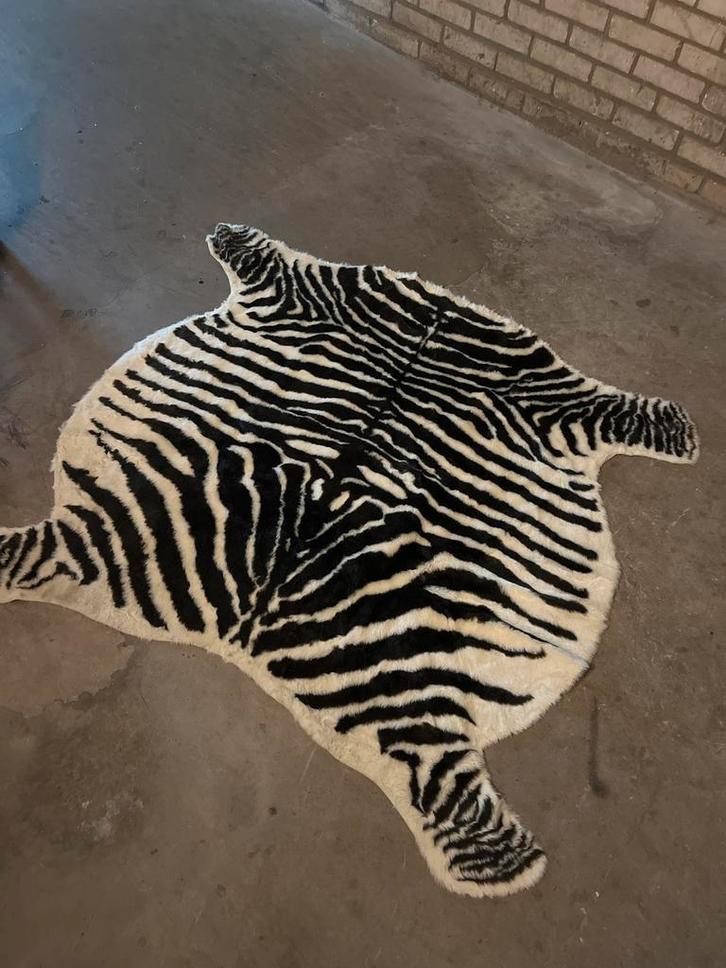 Zebra Tapijt - Eyecatcher voor je interieur!, Huis en Inrichting, Stoffering | Tapijten en Kleden, Gebruikt, 100 tot 150 cm, 200 cm of meer