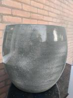 Olijfgroene vaas. Diameter van 22 cm, Huis en Inrichting, Woonaccessoires | Vazen, Ophalen, Overige materialen, Zo goed als nieuw
