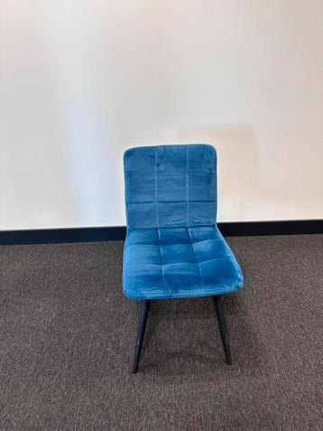 7 Stoffen stoelen beschikbaar voor biedingen