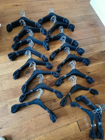 Kledinghangers kapstokhangers coat hangers 167  beschikbaar voor biedingen