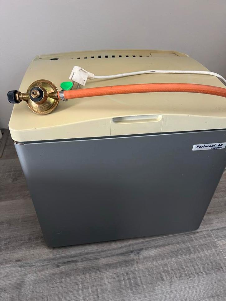 Hybride Koelkast 40L - Gas/Stroom, Caravans en Kamperen, Koelboxen, Zo goed als nieuw, Koelbox, Elektrisch, Ophalen of Verzenden