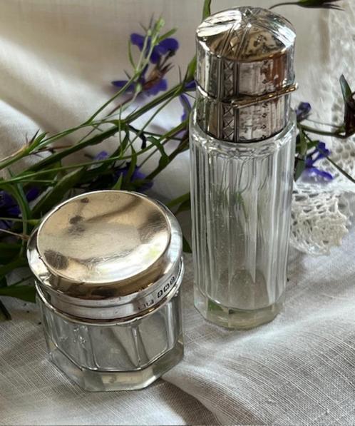 PARFUMFLESJE EN ZALFPOTJE KRISTAL/ZILVER, Antiek en Kunst, Antiek | Goud en Zilver, Zilver, Verzenden