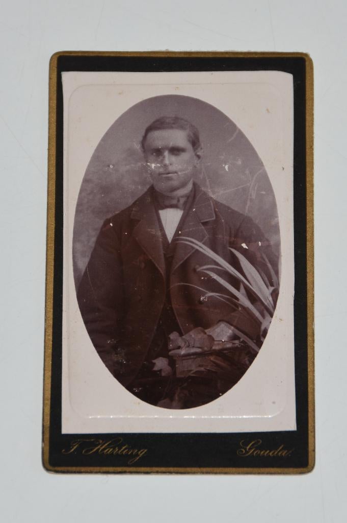 Antieke foto man 1880 Harting Gouda Carte de Visite CDV, Verzamelen, Gebruikt, Verzenden, Foto, Voor 1940