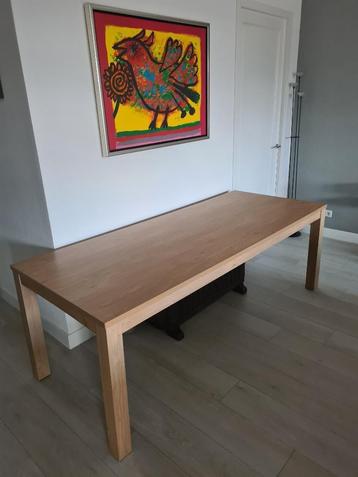 tafel beschikbaar voor biedingen