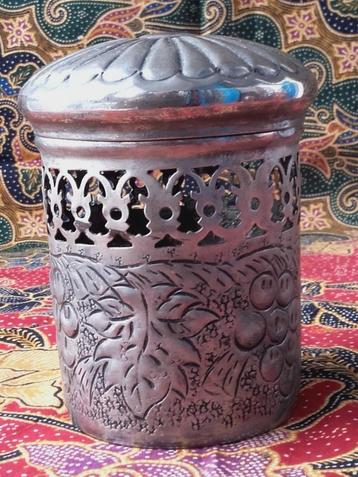 Mooie oude silverplate potpourri pot uit Engeland 11,8 cm. beschikbaar voor biedingen