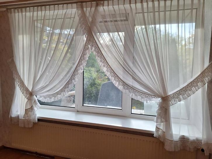 Gordijn set met kant en embrasse - 3.20 x 2.34, Huis en Inrichting, Stoffering | Gordijnen en Lamellen, Zo goed als nieuw, 200 cm of meer