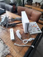 Nintendo Wii met Controller en Nunchuck, Spelcomputers en Games, Spelcomputers | Nintendo Wii, Ophalen of Verzenden, Zo goed als nieuw