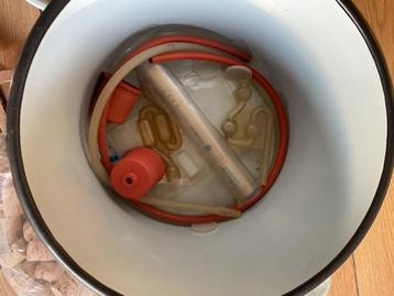 Vermoedelijke Wijn/bier maak items (kurk/kroon) beschikbaar voor biedingen